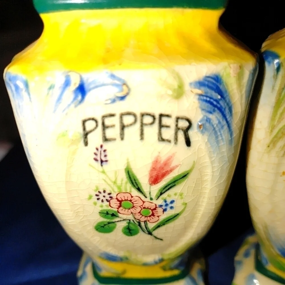 Marutomo Hand painted Antique set of Salt and Pepper shakers